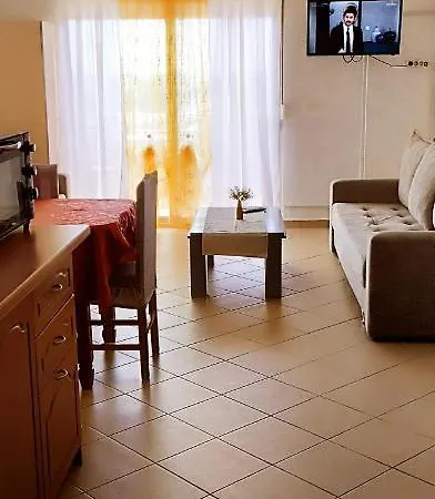 Seaside For Holidays * Golem (Tirana)